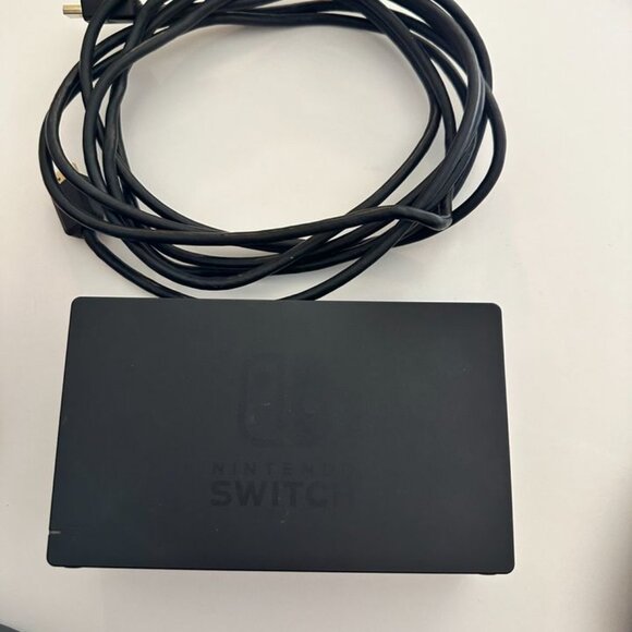 Nintendo Switch 32GB Black Console w/ 2 sets of Joy Cons | Pro Controller + more - Picture 5 of 8